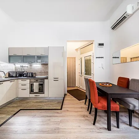 Precious Spot * בודפשט